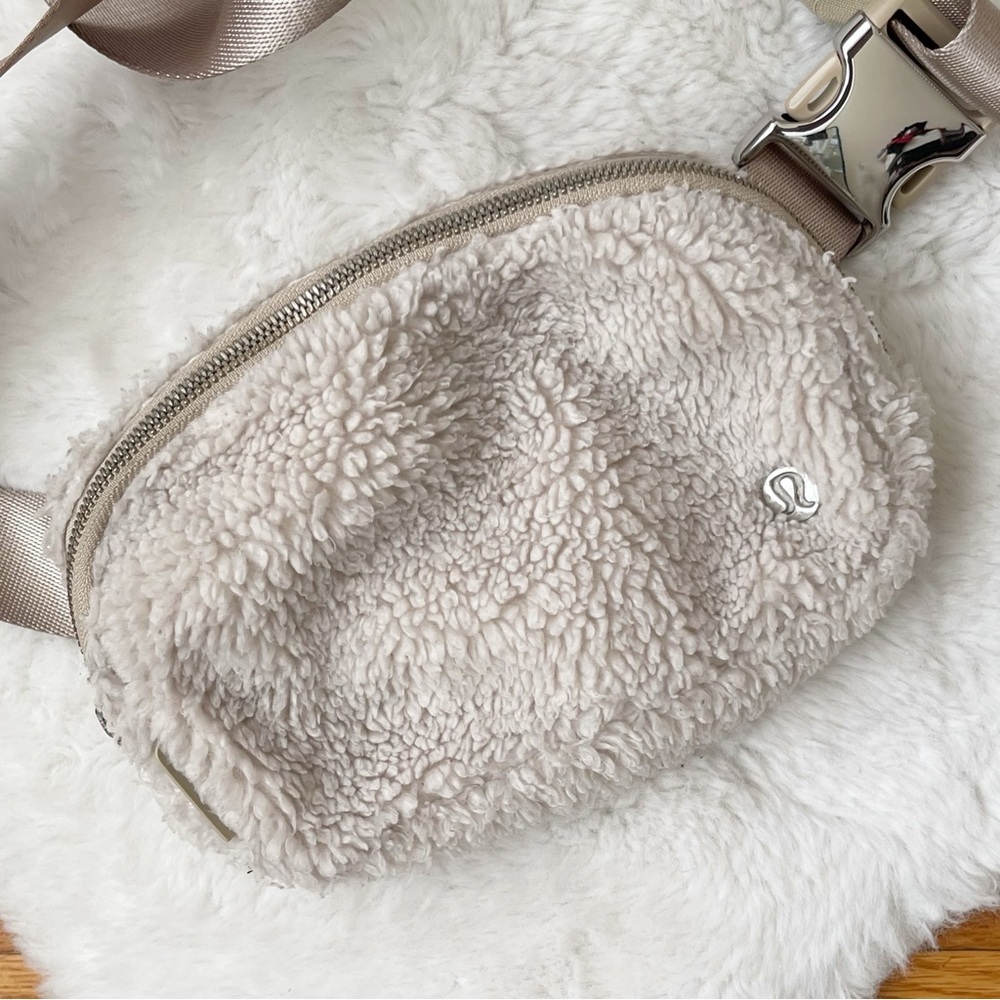 LULULEMON fanny pack